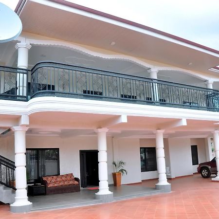 Queens Place Otel Akra Dış mekan fotoğraf