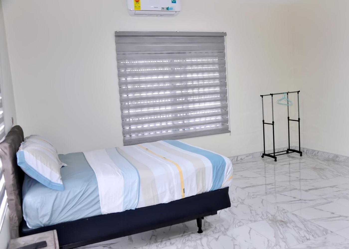 Queens Place Otel Akra Dış mekan fotoğraf