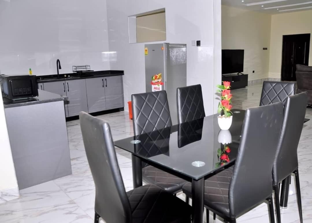 Queens Place Otel Akra Dış mekan fotoğraf