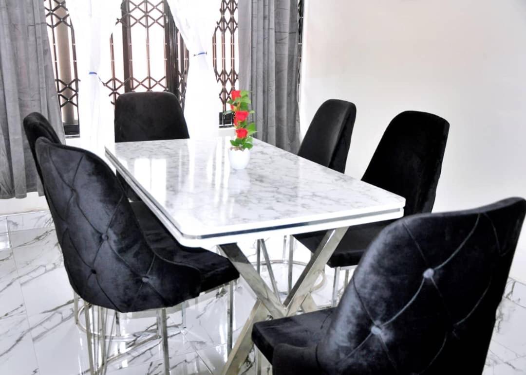 Queens Place Otel Akra Dış mekan fotoğraf