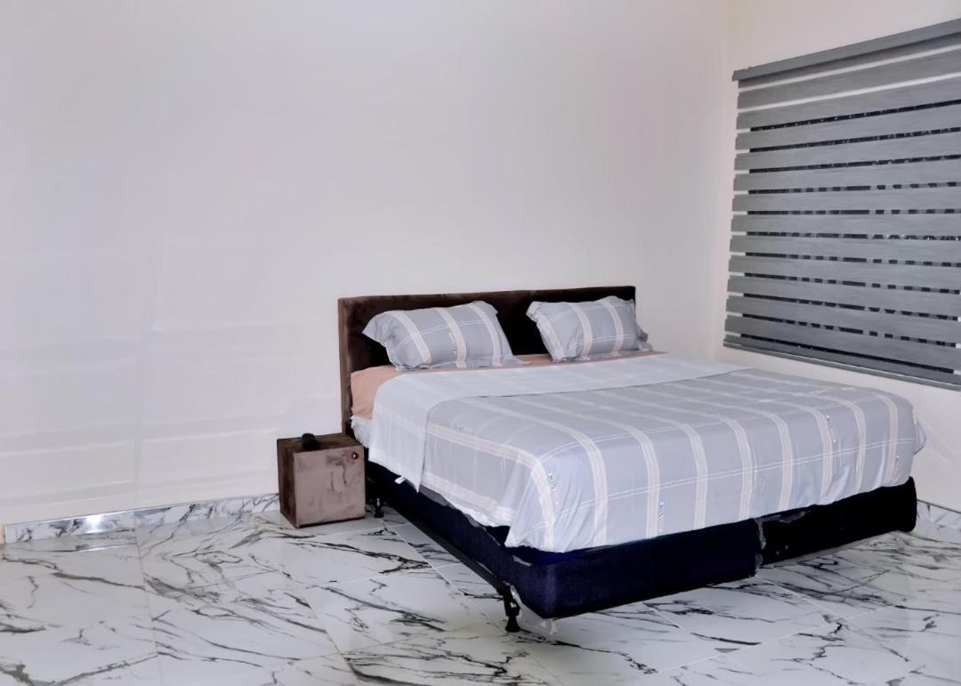 Queens Place Otel Akra Dış mekan fotoğraf